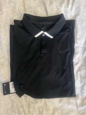 Nike Men’s Black Polo with White Collar Accents